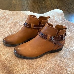 OTBT low rider ankle bootie size 6 Butterscotch - new